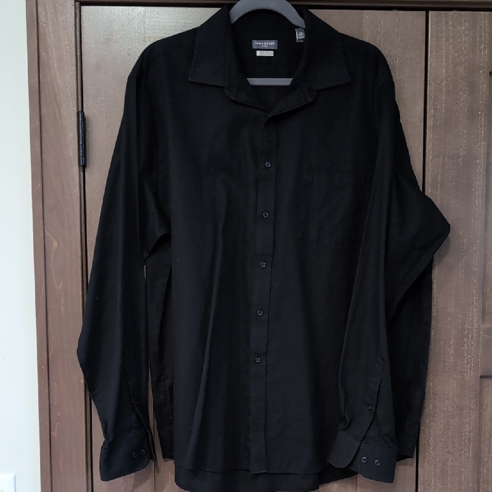Van Heusen Men's Dark Casual Button-Down Shirt